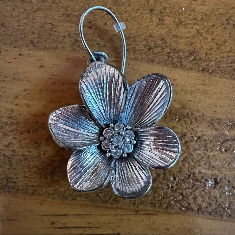 Fossil Silver Colored Floral Earrings - Picture 3 of 6